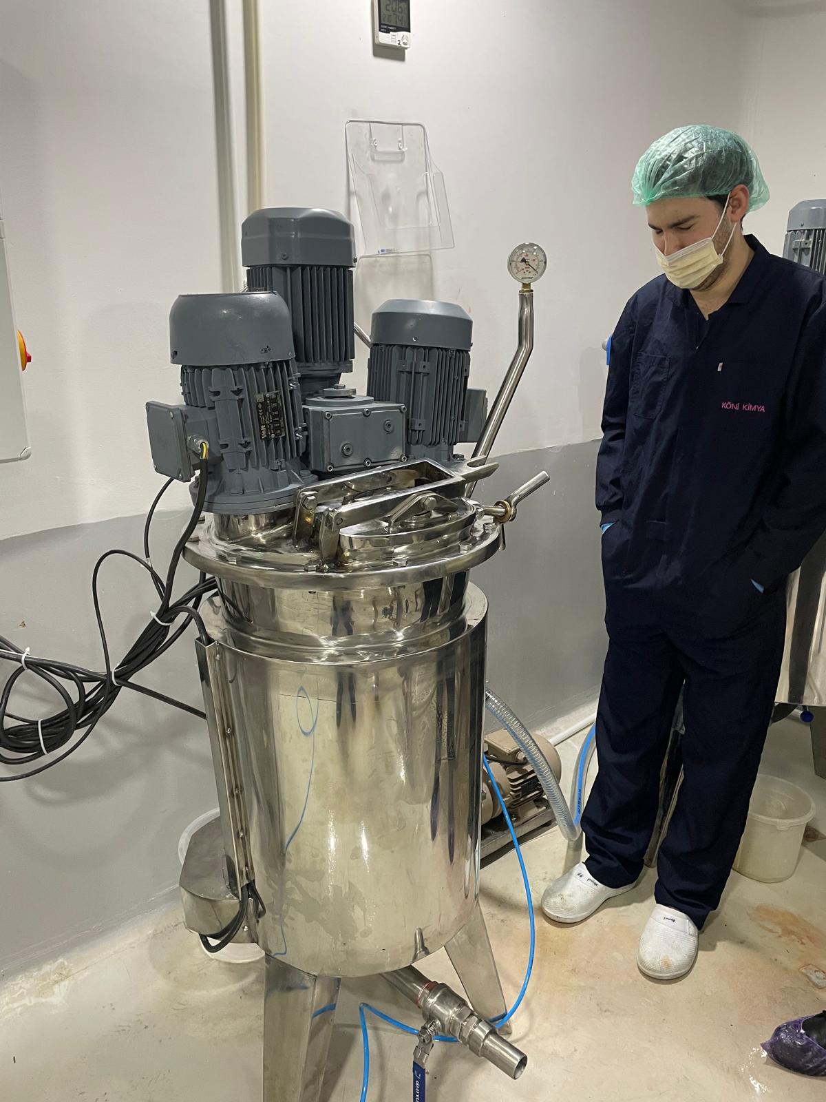 Special-type cream and toothpaste mixer capable of producing 5 to 50 liters at laboratory scale